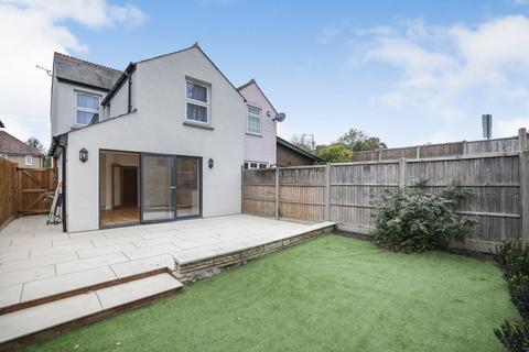 3 bedroom semi-detached house to rent, Ducks Hill Road, Ruislip, HA4