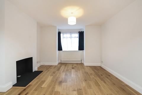 3 bedroom semi-detached house to rent, Ducks Hill Road, Ruislip, HA4