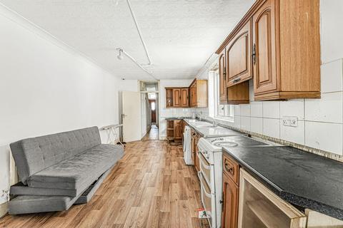 4 bedroom terraced house for sale, Rosebery Avenue, London, E12