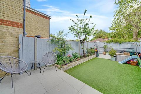 4 bedroom house for sale, Windmill Road, Hampton Hill