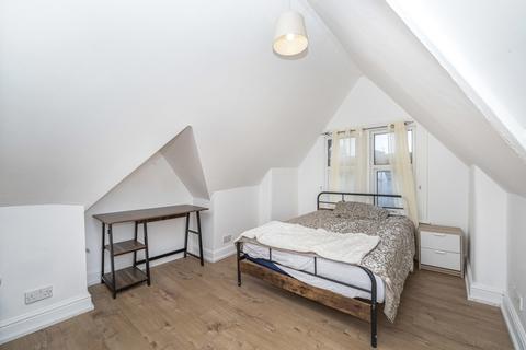 2 bedroom flat to rent, St. Leonards Road, London, W13