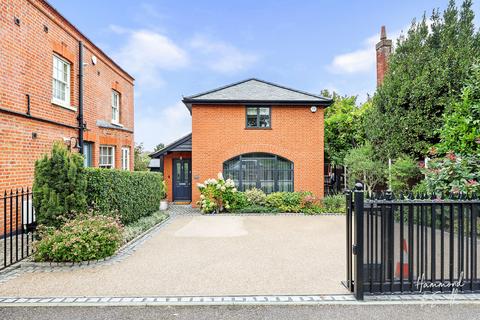 3 bedroom detached house for sale, Church Hill, Epping CM16