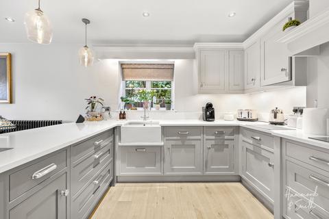3 bedroom detached house for sale, Church Hill, Epping CM16