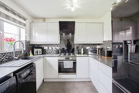 3 bedroom end of terrace house for sale, Stoneycroft Road, Sheffield S13