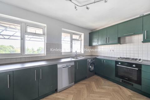 undefined, High Road, London, N20