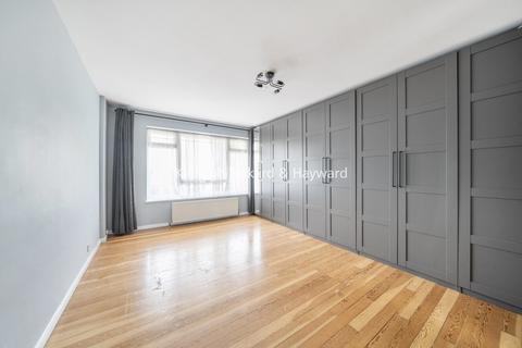 undefined, High Road, London, N20