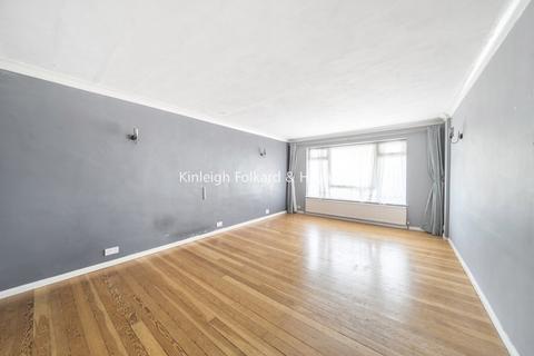 undefined, High Road, London, N20