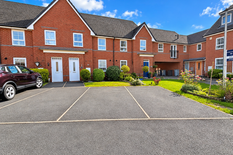 4 bedroom terraced house to rent, Halliwell Court, Elworth, Sandbach