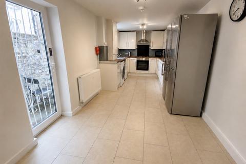 2 bedroom house share to rent, Empress Road, L7 8SE,