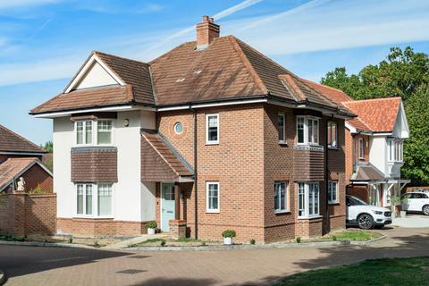 4 bedroom detached house for sale, Soprano Way, Esher, KT10