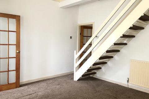 2 bedroom house to rent, Eccles, Manchester, M30