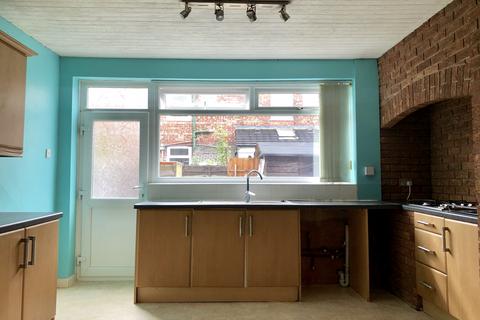 2 bedroom house to rent, Eccles, Manchester, M30