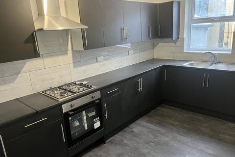 2 bed flat/apartment for rent in Clarendon Road, Morecambe, LA4