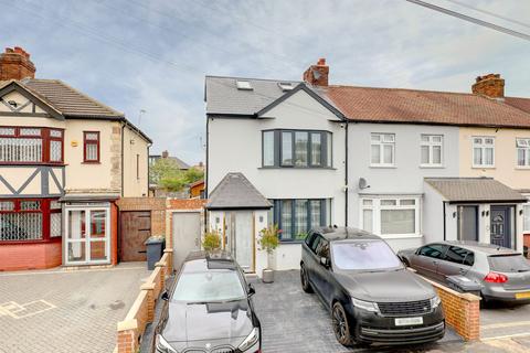 3 bedroom terraced house for sale, Lodge Crescent, Waltham Cross, EN8