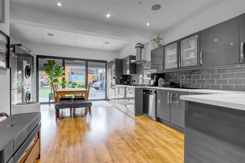 3 bedroom terraced house for sale, Lodge Crescent, Waltham Cross, EN8
