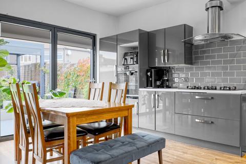 3 bedroom terraced house for sale, Lodge Crescent, Waltham Cross, EN8