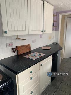 2 bedroom terraced house to rent, Kendall Road, Colchester, CO1