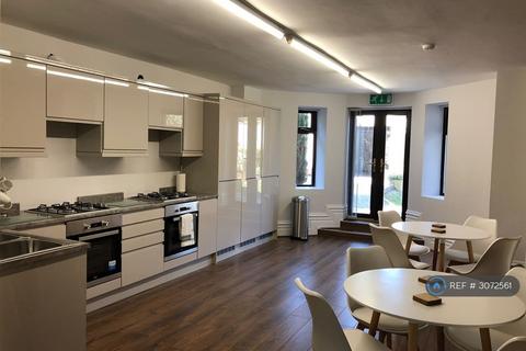 1 bedroom in a house share to rent, Newsham Drive, Liverpool, L6