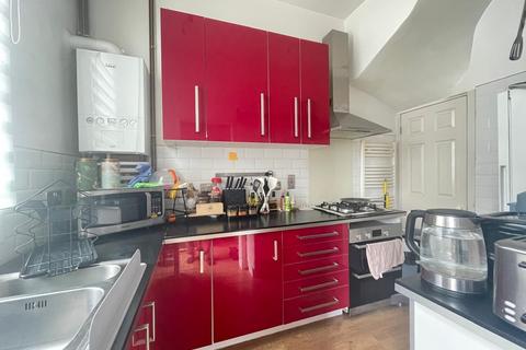 2 bedroom terraced house to rent, Beulah Terrace, Leeds, LS6