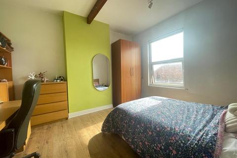 2 bedroom terraced house to rent, Beulah Terrace, Leeds, LS6