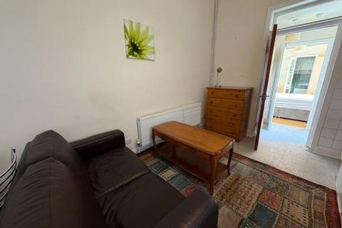 Studio to rent, 18 Riversdale Terrace, Sunderland