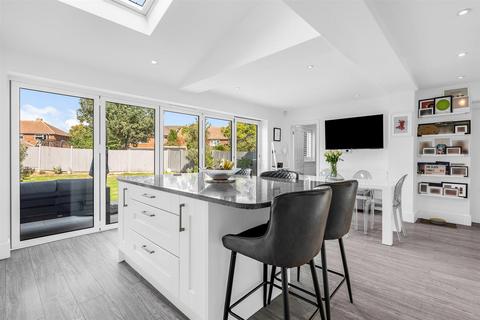 4 bedroom semi-detached house for sale, Elmoor Avenue, Welwyn