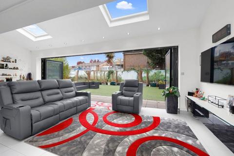 5 bedroom semi-detached house for sale, Priory Close, London, N14