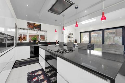5 bedroom semi-detached house for sale, Priory Close, London, N14