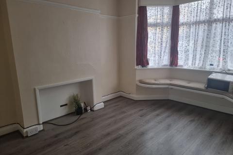 3 bedroom semi-detached house to rent, Evington Parks Road, Leicester, LE2