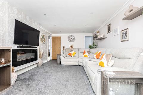 4 bedroom chalet for sale, Foxwood Avenue, Christchurch BH23