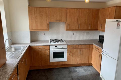 2 bedroom flat to rent, The Courtyard, London Road. GL1