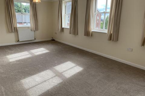 2 bedroom flat to rent, The Courtyard, London Road. GL1