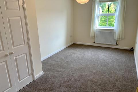 2 bedroom flat to rent, The Courtyard, London Road. GL1