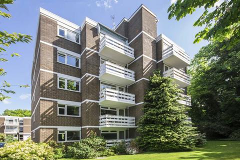 2 bedroom flat to rent, Mountcombe Close, Surbiton KT6