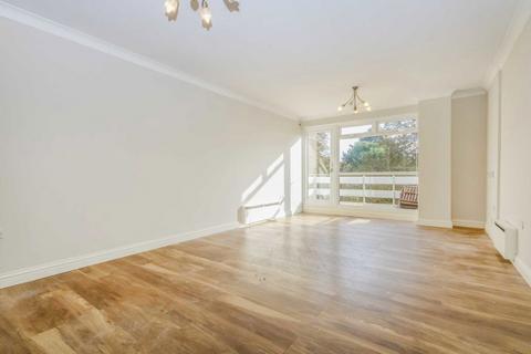 2 bedroom flat to rent, Mountcombe Close, Surbiton KT6
