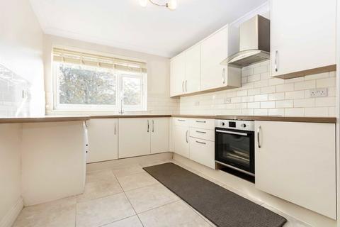 2 bedroom flat to rent, Mountcombe Close, Surbiton KT6