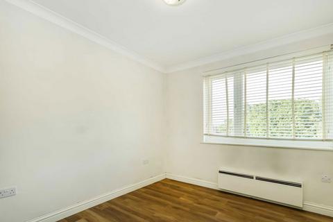 2 bedroom flat to rent, Mountcombe Close, Surbiton KT6