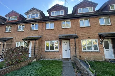 1 bedroom ground floor maisonette to rent, Copperfield, Chigwell IG7