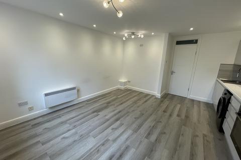 1 bedroom ground floor maisonette to rent, Copperfield, Chigwell IG7