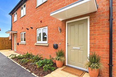 2 bedroom semi-detached house for sale, Hadlow Gardens, Northamptonshire NN16