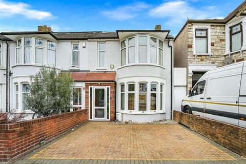 3 bedroom end of terrace house for sale, Cambridge Road, Ilford
