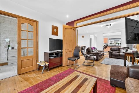 3 bedroom end of terrace house for sale, Cambridge Road, Ilford