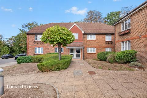 2 bedroom ground floor flat for sale, Evelyn Way, Wallington