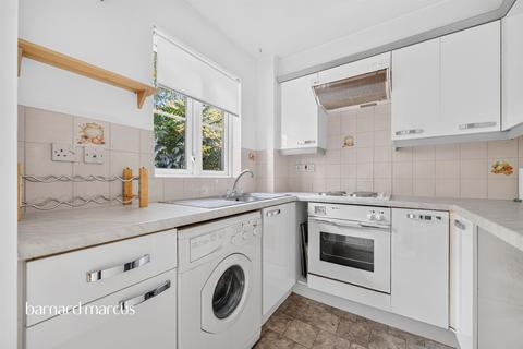 2 bedroom ground floor flat for sale, Evelyn Way, Wallington
