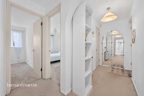 2 bedroom ground floor flat for sale, Evelyn Way, Wallington