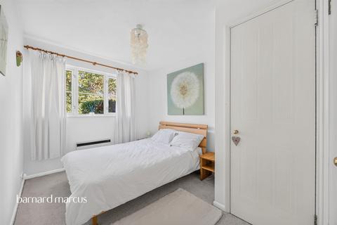 2 bedroom ground floor flat for sale, Evelyn Way, Wallington