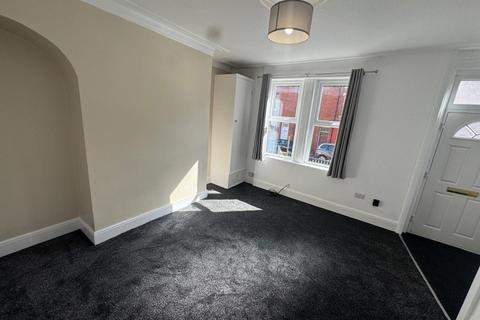 2 bedroom terraced house to rent, Longroyd Grove, Leeds LS11
