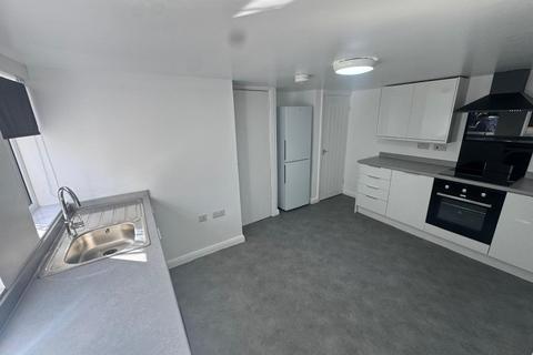 2 bedroom terraced house to rent, Longroyd Grove, Leeds LS11