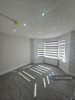 1 bedroom in a house share to rent, Palmers Green, London, N13