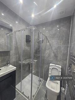 1 bedroom in a house share to rent, Palmers Green, London, N13
